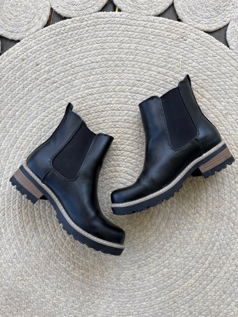 Universal Thread Chelsea black boots